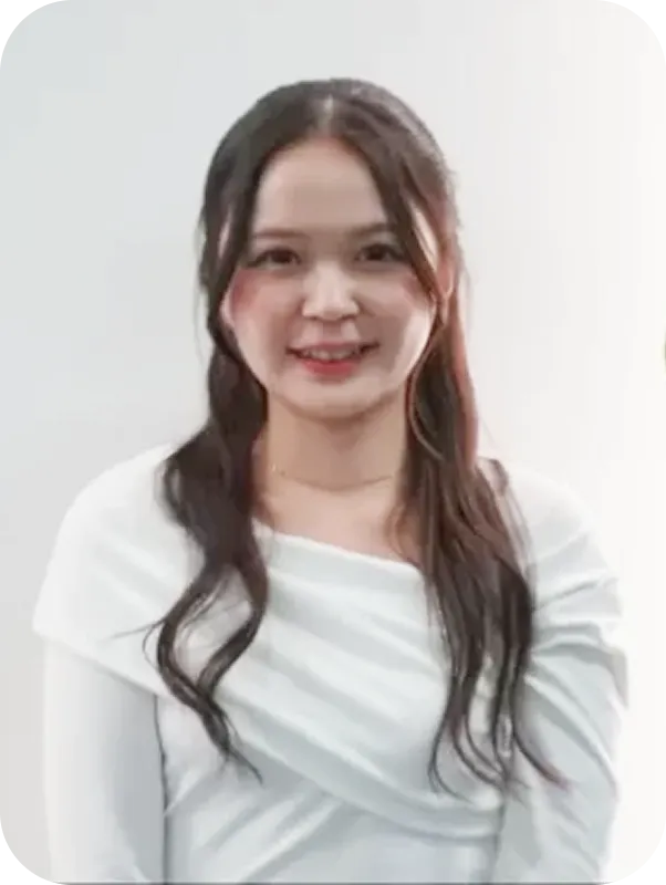 スマートフォンを持つ女性